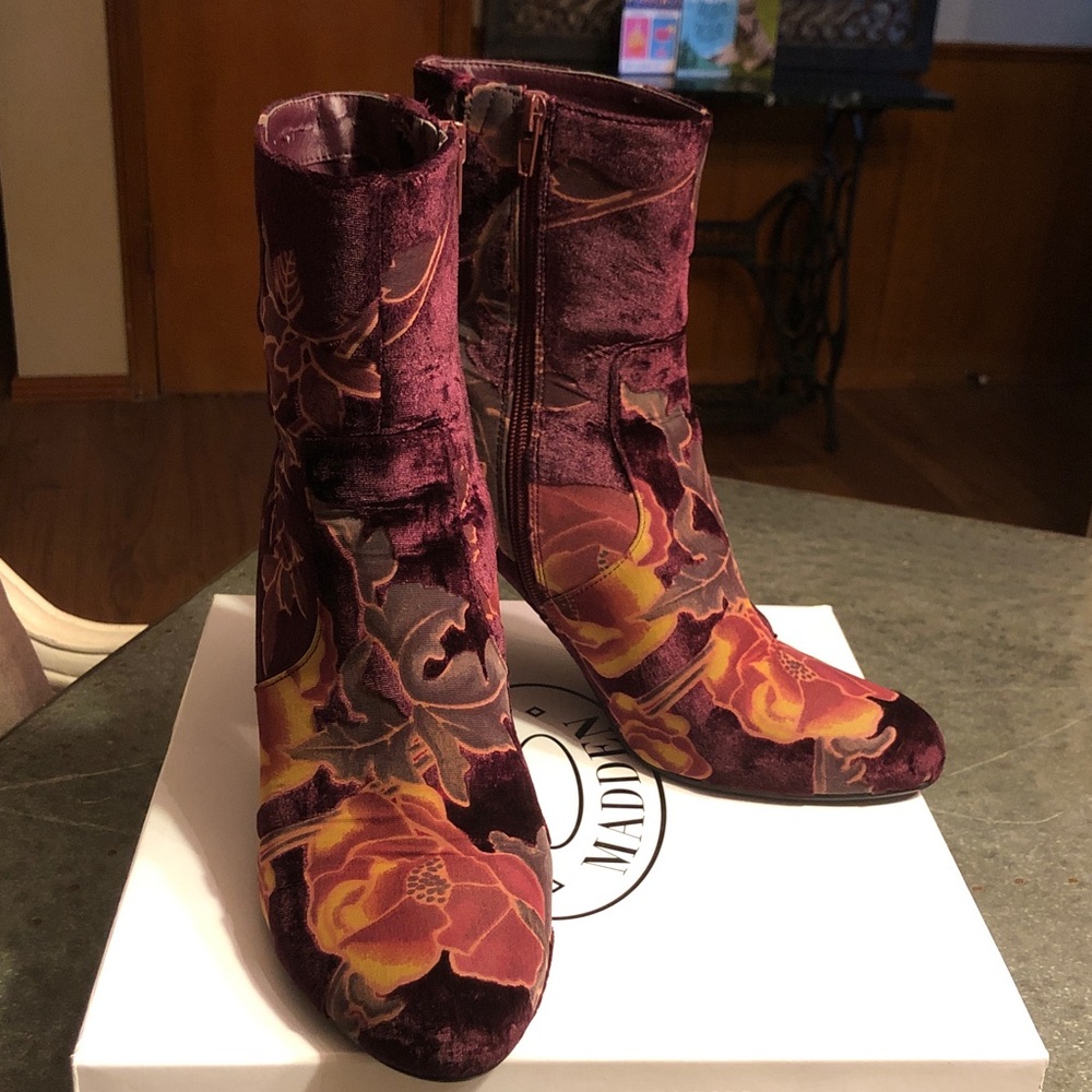 SM Elissa Burgundy Velvet Floral Ankle Boots with Warm Floral Print size 10